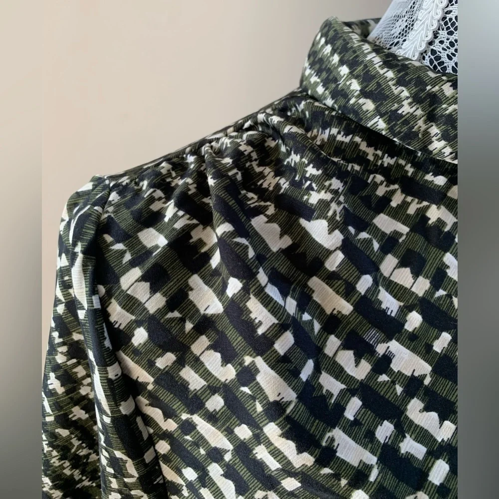 Who What Wear Lightweight Blouse Shirt Medium Top High Neck Pleated Shoulders - Picture 4 of 6